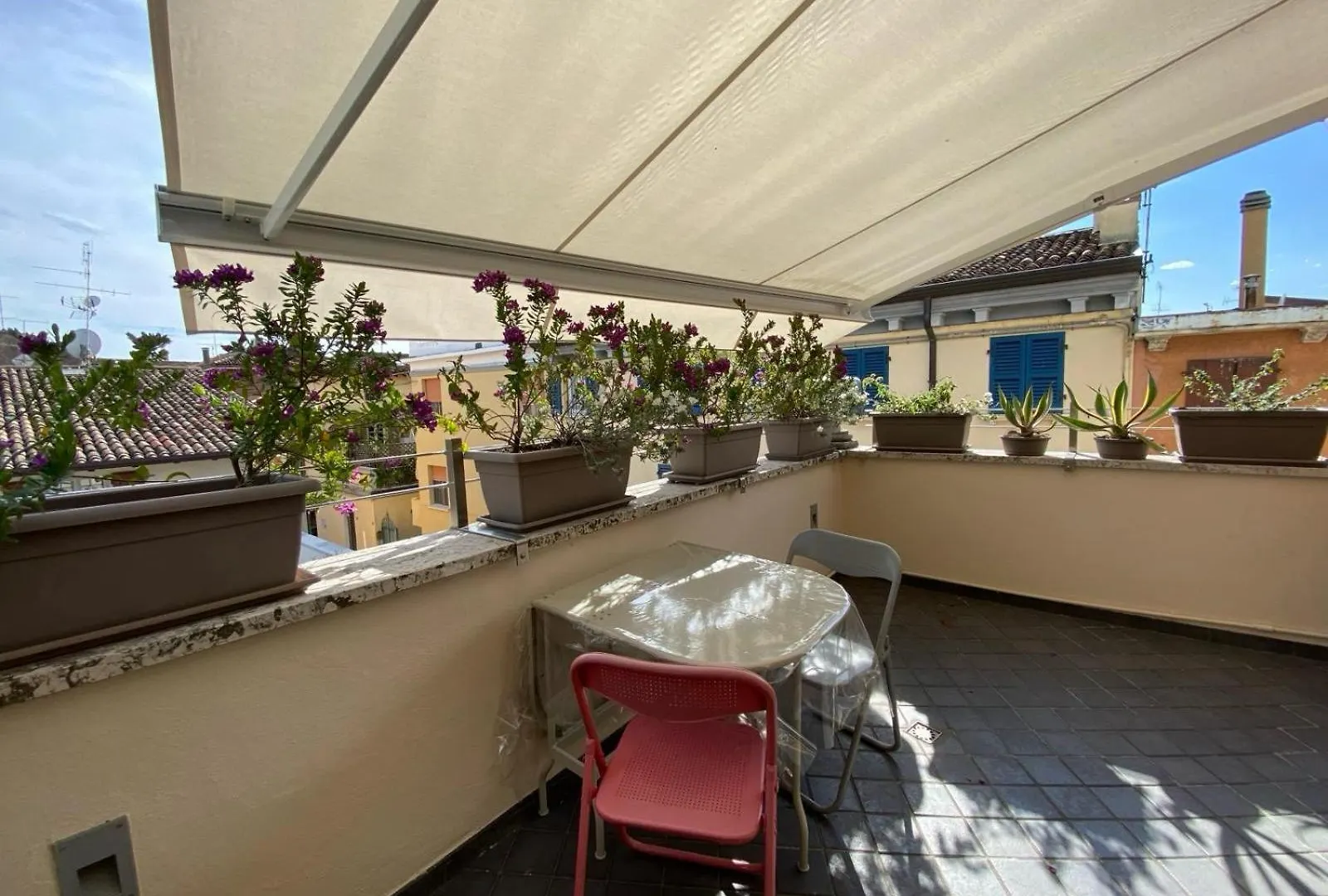Ferienwohnung La Terrazza Sui Tetti Desenzano del Garda