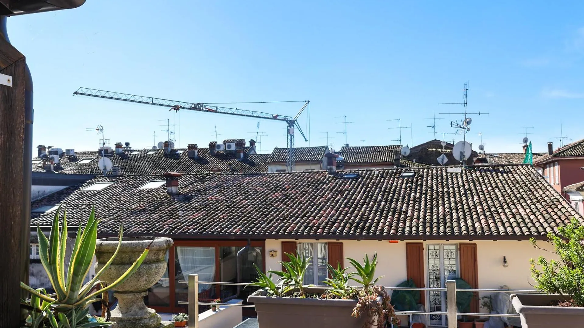 Apartment Ferienwohnung La Terrazza Sui Tetti Desenzano del Garda